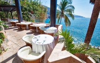 located hotels near Laguna Beach