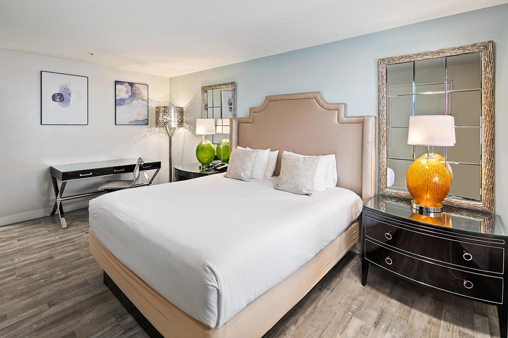 Renovated King Room - Art Hotel