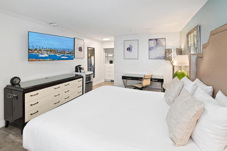 Renovated King Room - Art Hotel