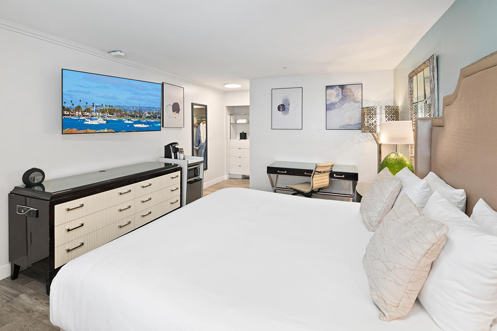 Renovated King Room - Art Hotel
