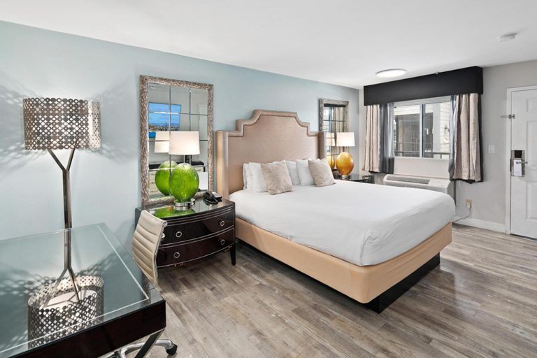 Renovated King Room - Art Hotel