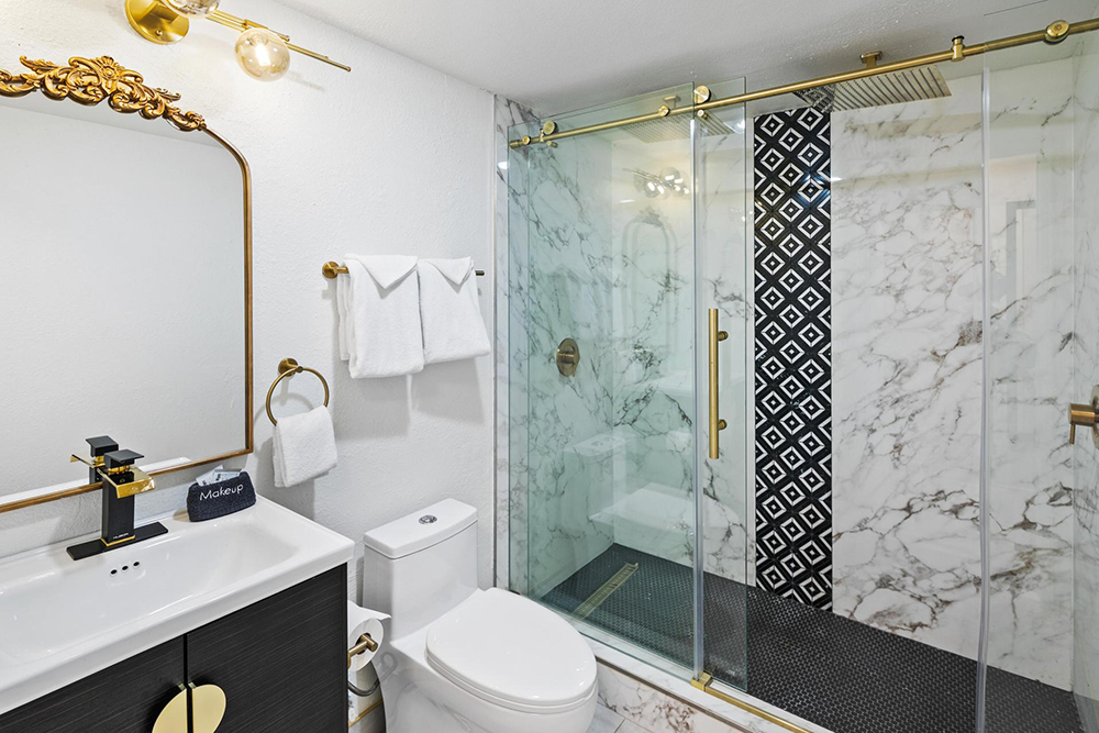 Renovated King Room - Art Hotel
