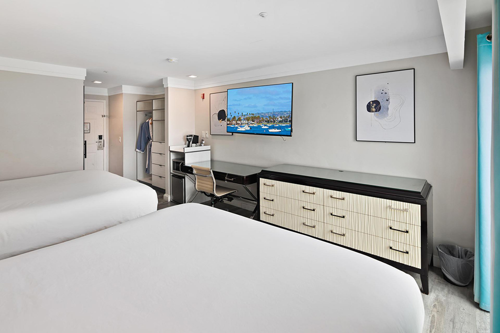 Renovated Double King Balcony - Art Hotel