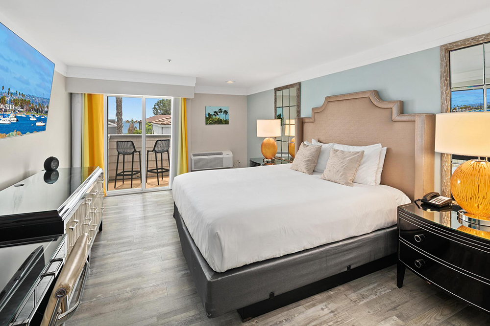 Renovated King Room Balcony - Art Hotel