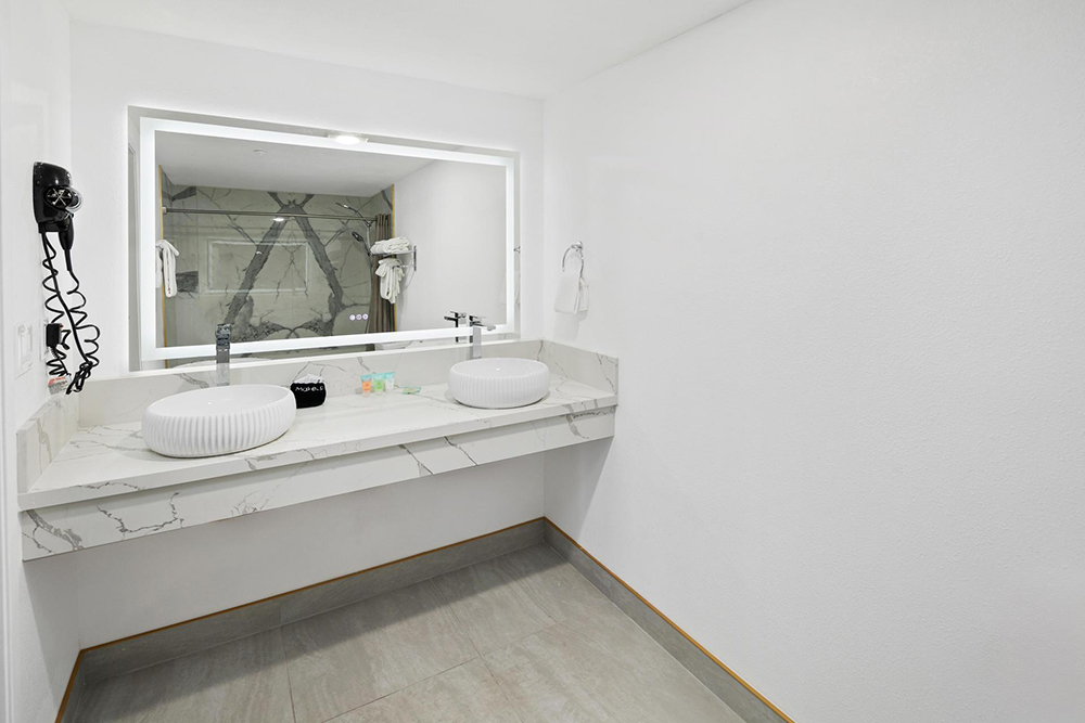 Renovated Double King Room - Art Hotel
