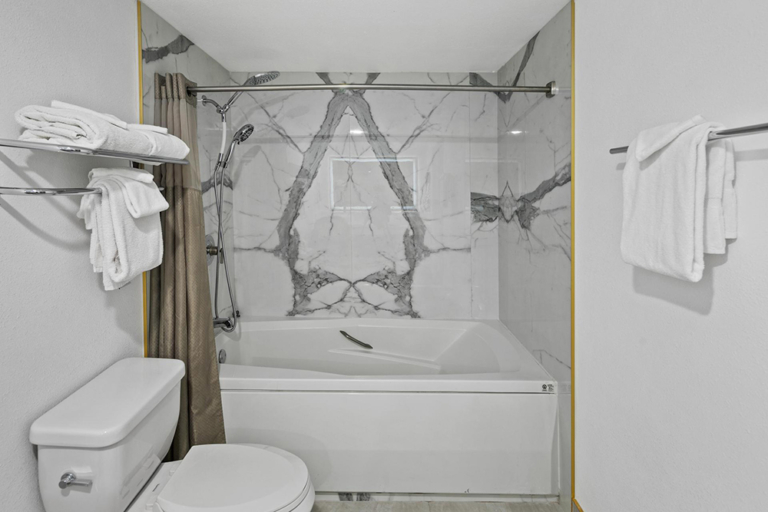 Renovated Double King Room - Art Hotel