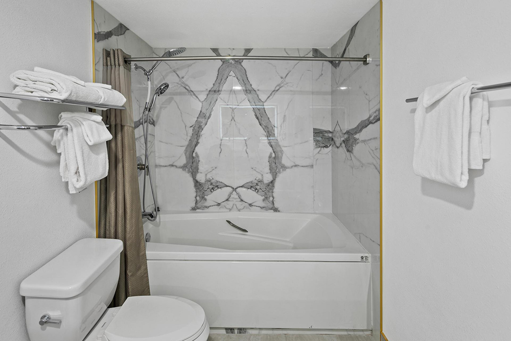Renovated Double King Room - Art Hotel